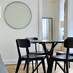 Citycentral 2 Bedroom Flat Near Main Station Apartman Zürich
