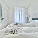 Citycentral 2 Bedroom Flat Near Main Station Zürich