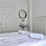 Citycentral 2 Bedroom Flat Near Main Station Apartman Zürich