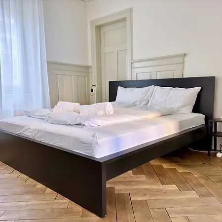 Citycentral 2 Bedroom Flat Near Main Station Apartment