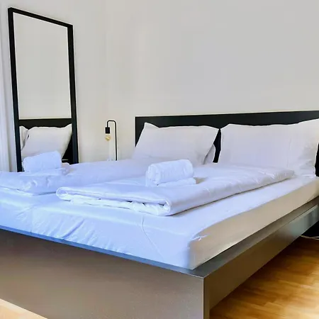 Citycentral 2 Bedroom Flat Near Main Station Apartment *