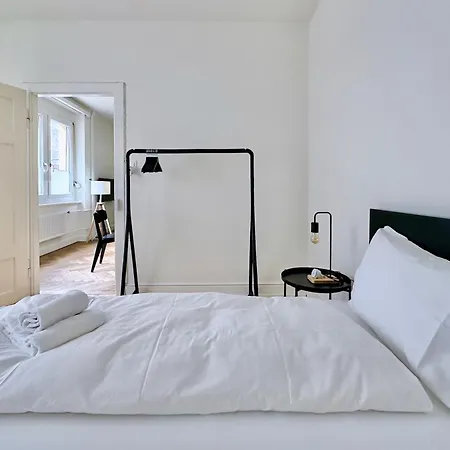 Citycentral 2 Bedroom Flat Near Main Station Apartment