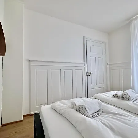Citycentral 2 Bedroom Flat Near Main Station Apartment