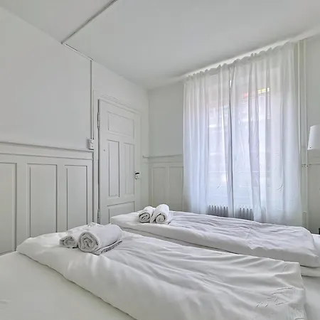 Citycentral 2 Bedroom Flat Near Main Station Apartment *
