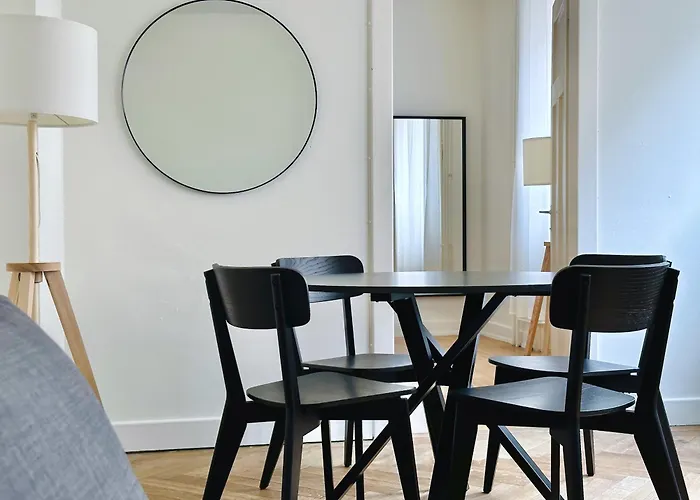 Citycentral 2 Bedroom Flat Near Main Station Daire Zürih