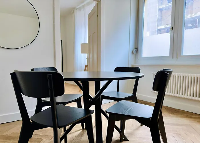 Citycentral 2 Bedroom Flat Near Main Station Apartment